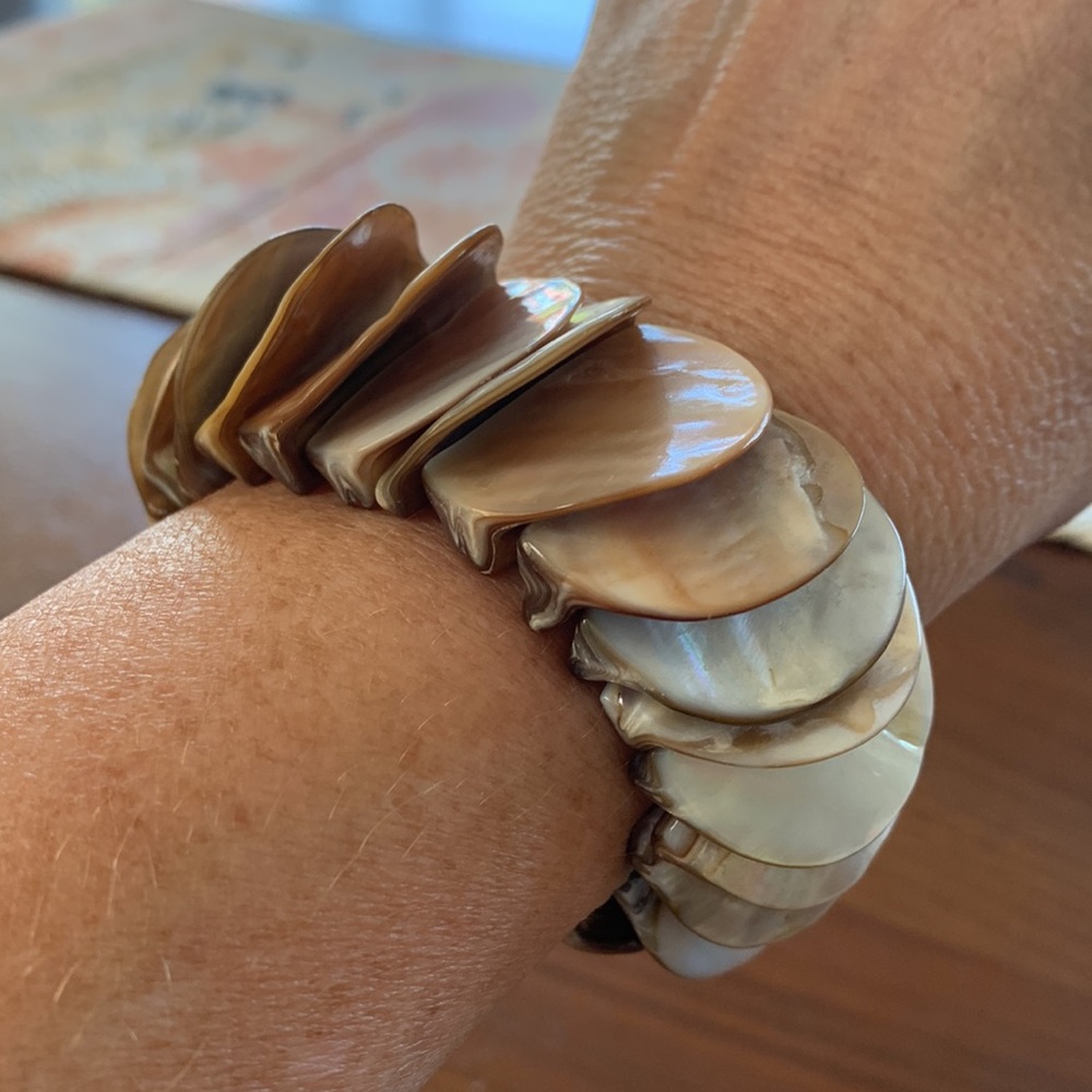 Beautiful brand new mother of pearl bracelet!